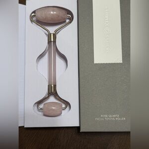Complex Culture Rose Quartz Facial Roller